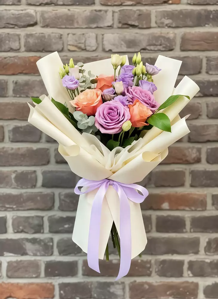 Букет цветов из: Лизиантусы и Розы в Идрице