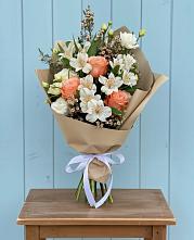 Букет цветов из:  Альстромерии, Лизиантусы, Розы и Хризантемы в Идрице