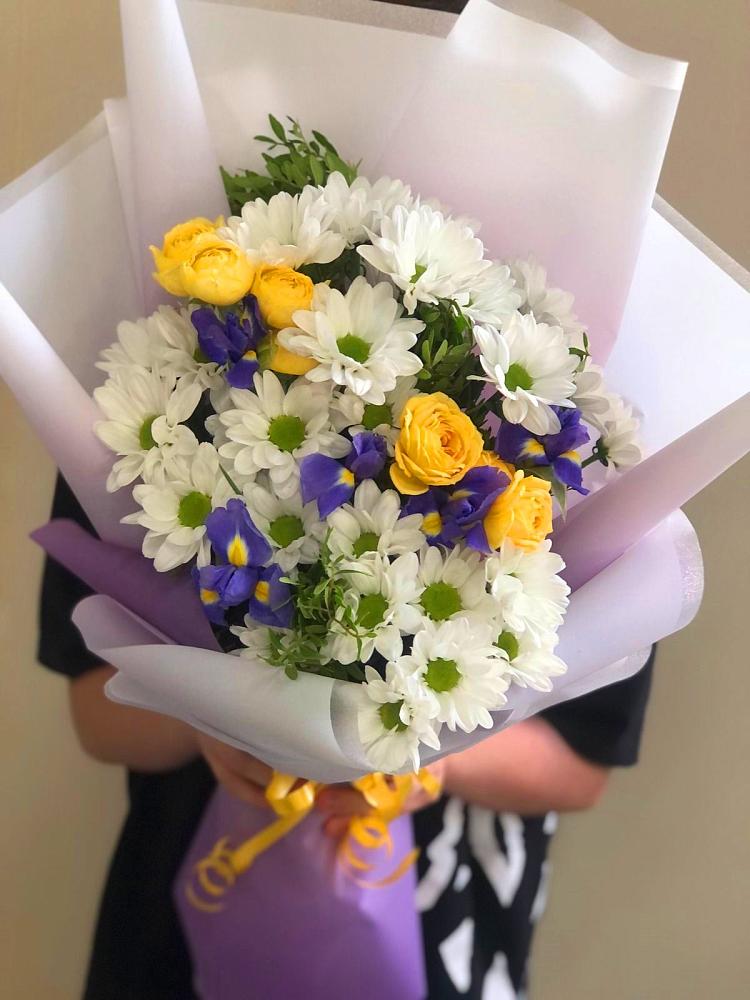 Букет цветов из: Ирисы, Хризантемы и Розы в Идрице
