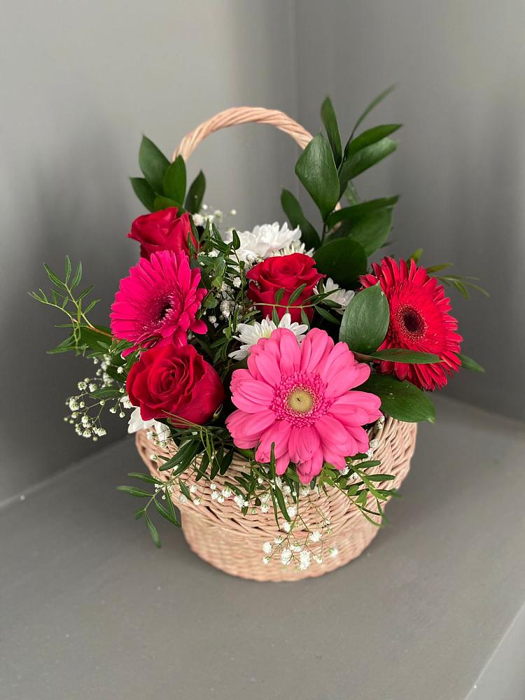 Цветочная композиция из Розы, Хризантемы и Герберы в корзине в Идрице