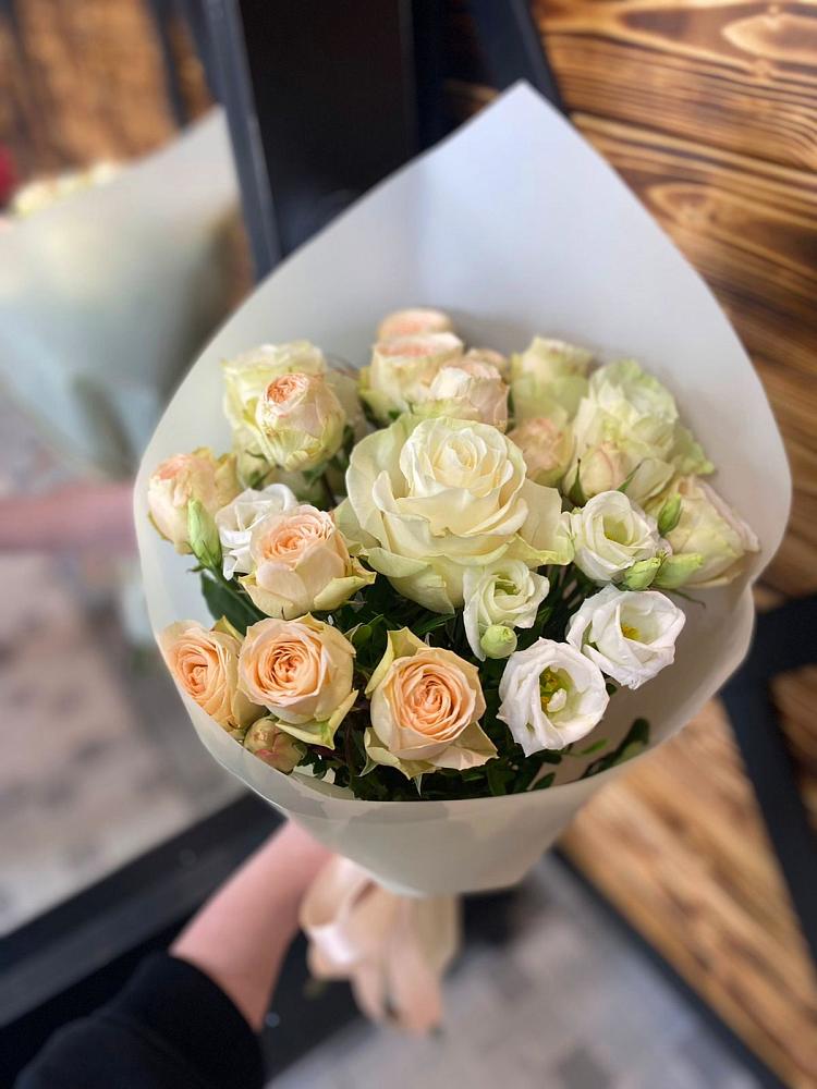 Букет цветов из: Розы и Лизиантусы в Идрице